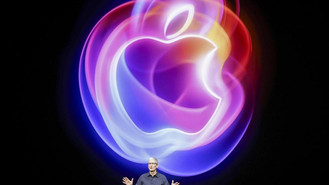 Tim Cook, Ceo di Apple, dona un milione per l