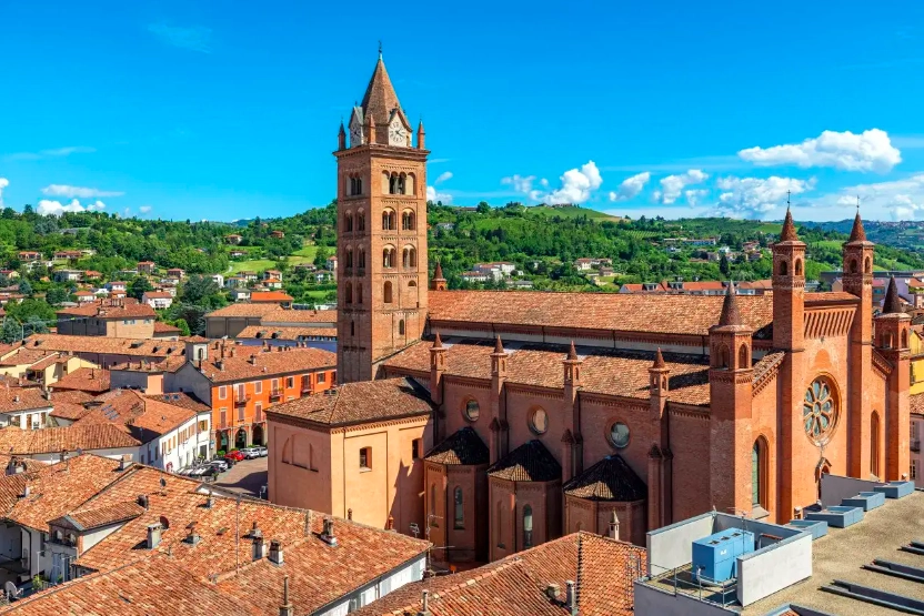 Alba, in Piemonte, è la città gastronomica per eccellenza, con i suoi tartufi, i vini e le nocciole