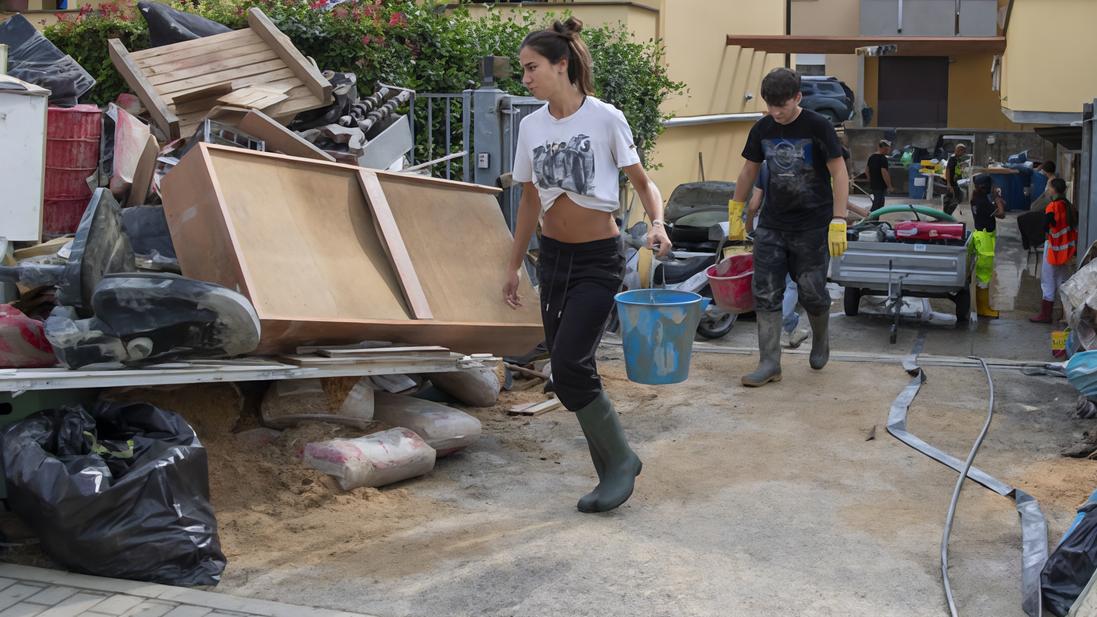 La tentazione di andare via : "Non vogliamo più vivere qui. Dateci una casa in una zona sicura"