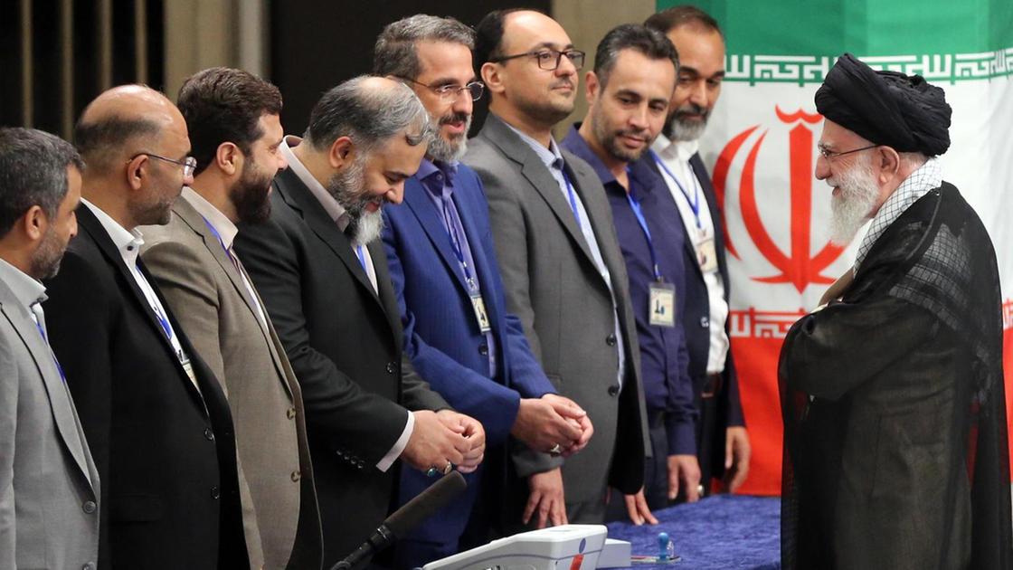 Al via in Iran le elezioni presidenziali anticipate