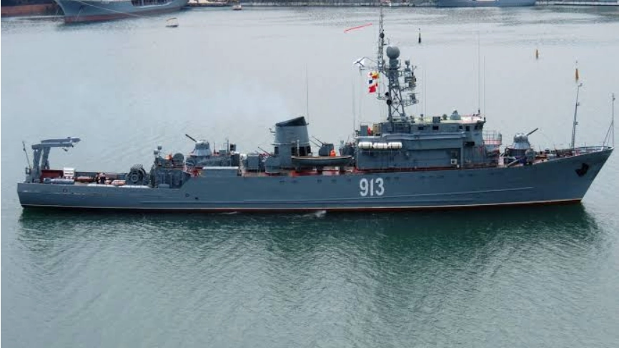 La nave dragamine russa Kovrovets (X)