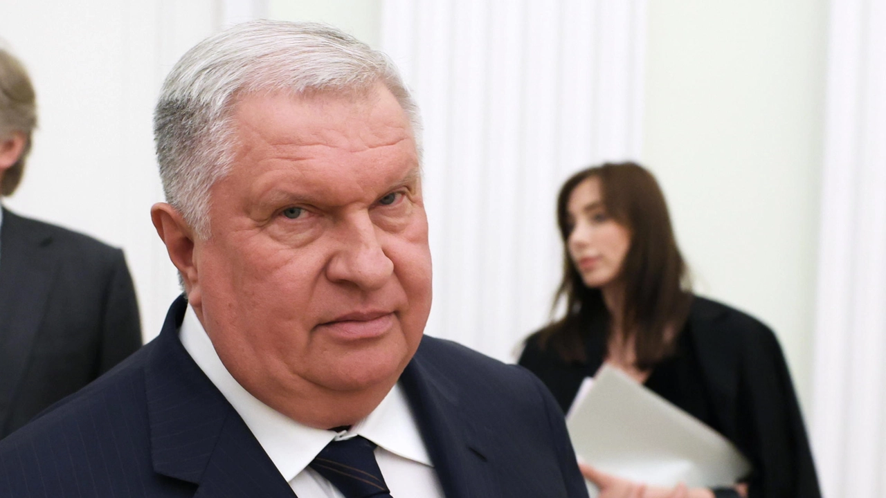 Igor Sechin, capo della compagnia petrolifera statale russa, detto Dart Fener, amico di Vladimir Putin