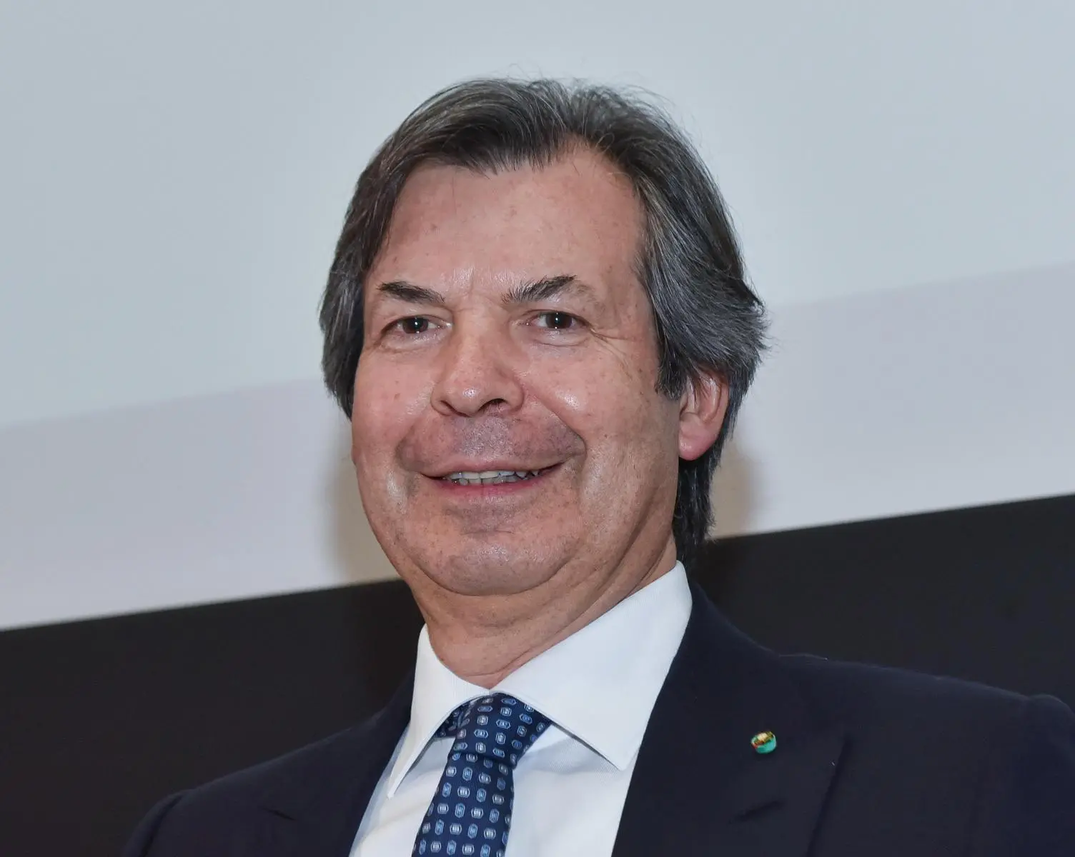 Intesa Sanpaolo, utile a 8,7 miliardi: "Restiamo lontani dalla confusione"