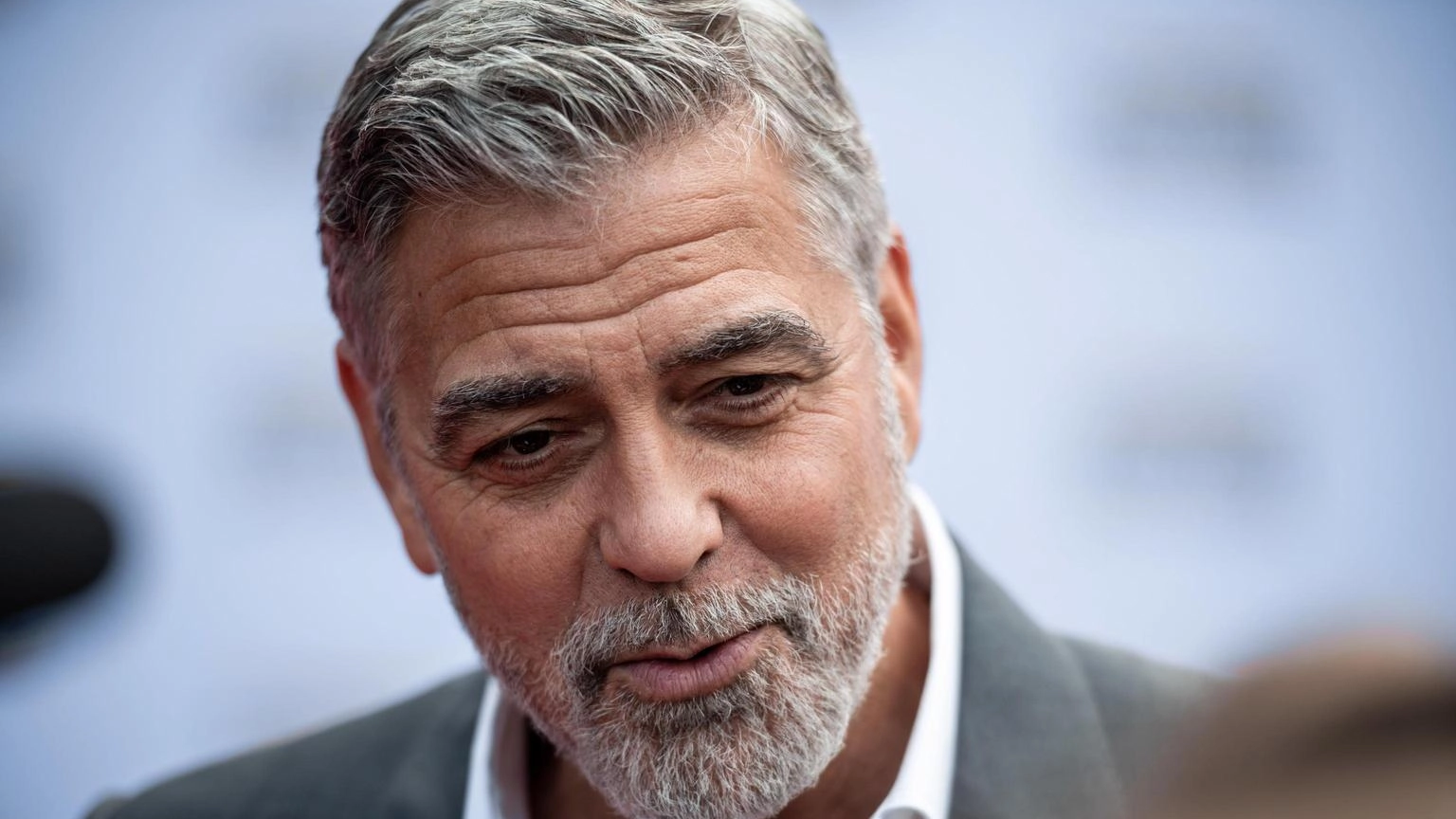 George Clooney appoggia Harris, 'Biden ha salvato la democrazia'