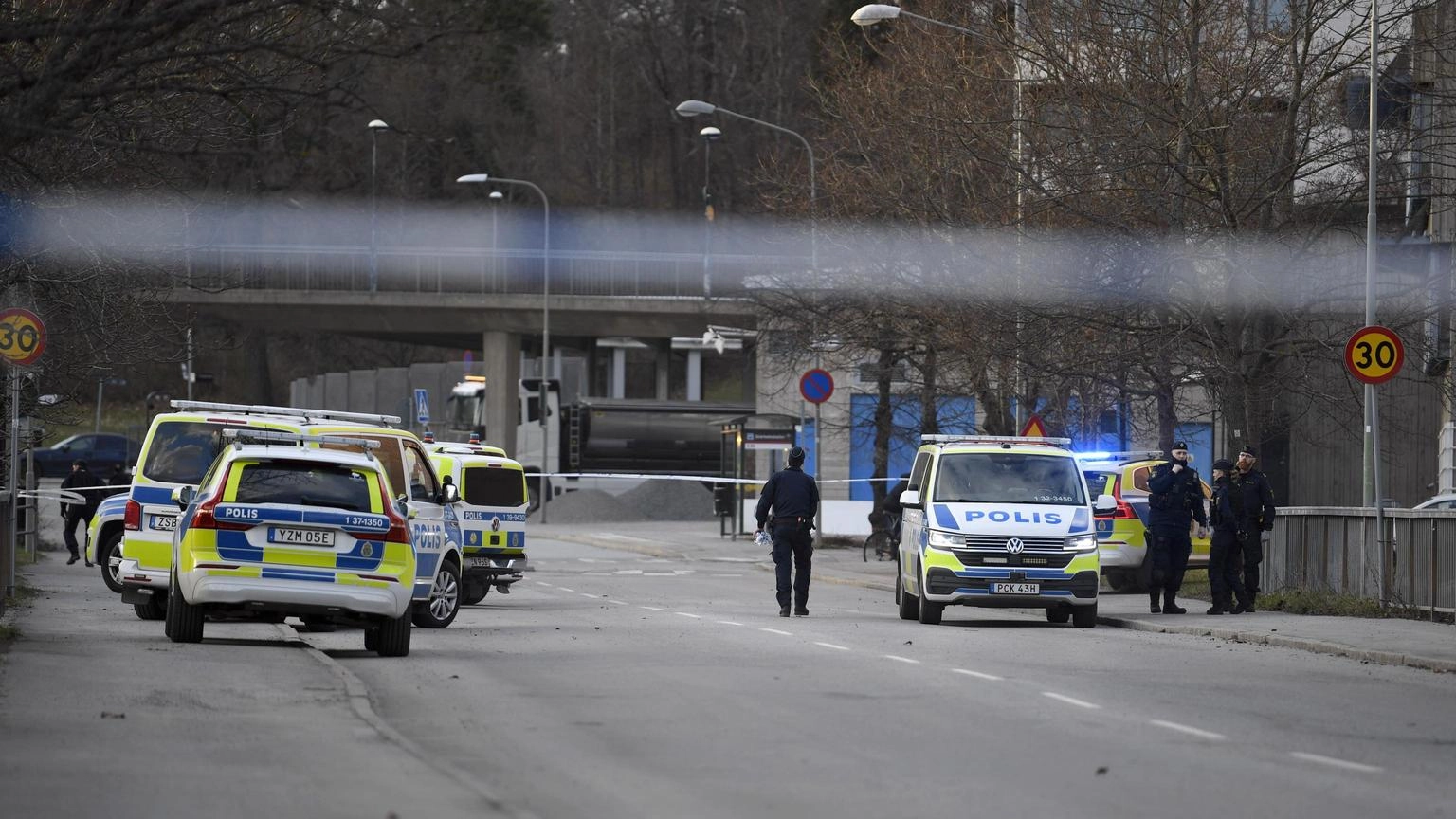 Ucciso davanti al figlio 12enne da una gang a Stoccolma