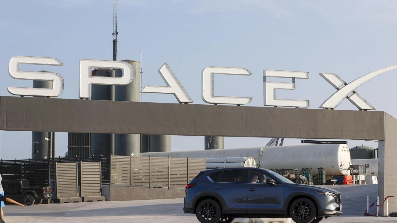 SpaceX rinuncia al rientro alla base di lancio