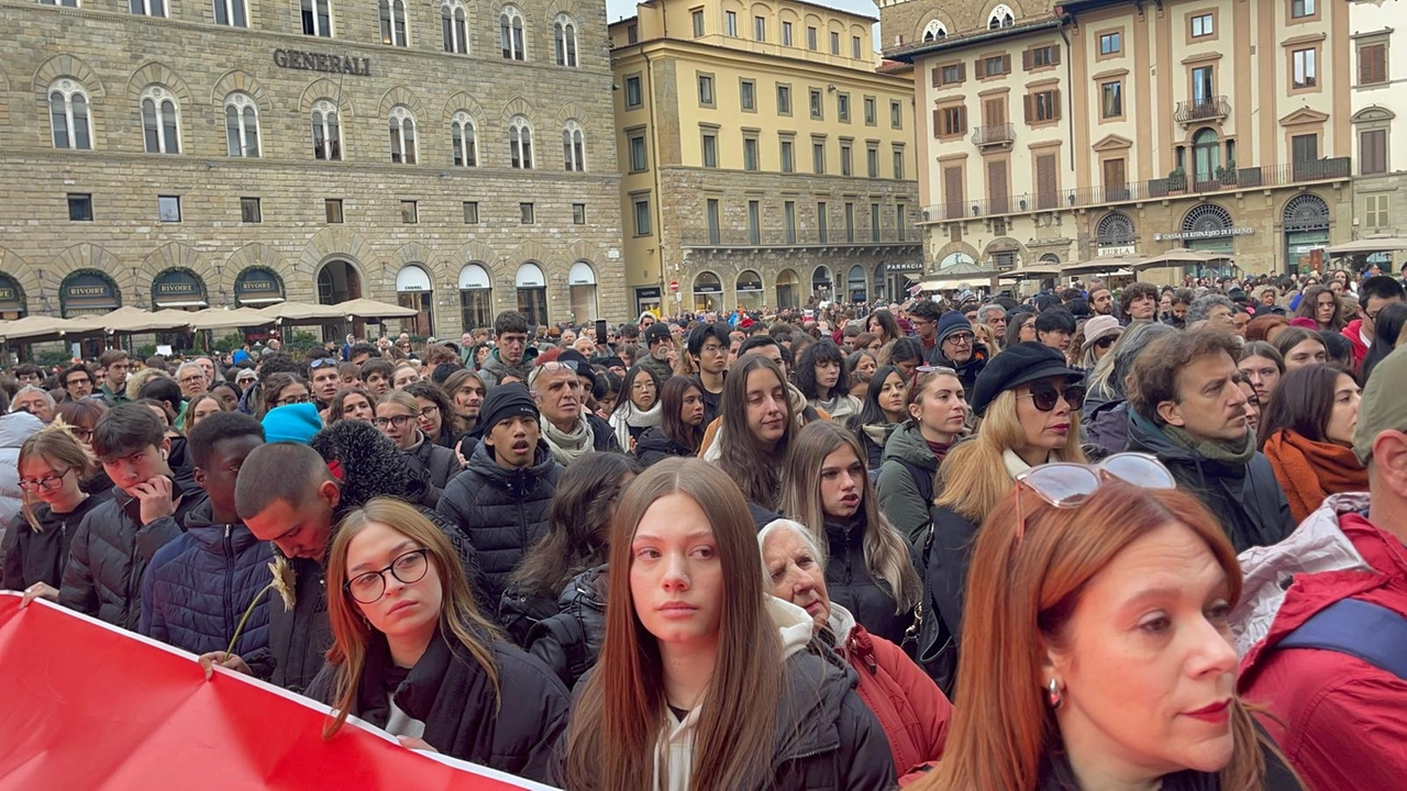 QnxLeDonne, l’evento in piazza a Firenze. Giani: “Tutti i giorni sia il 25 novembre”