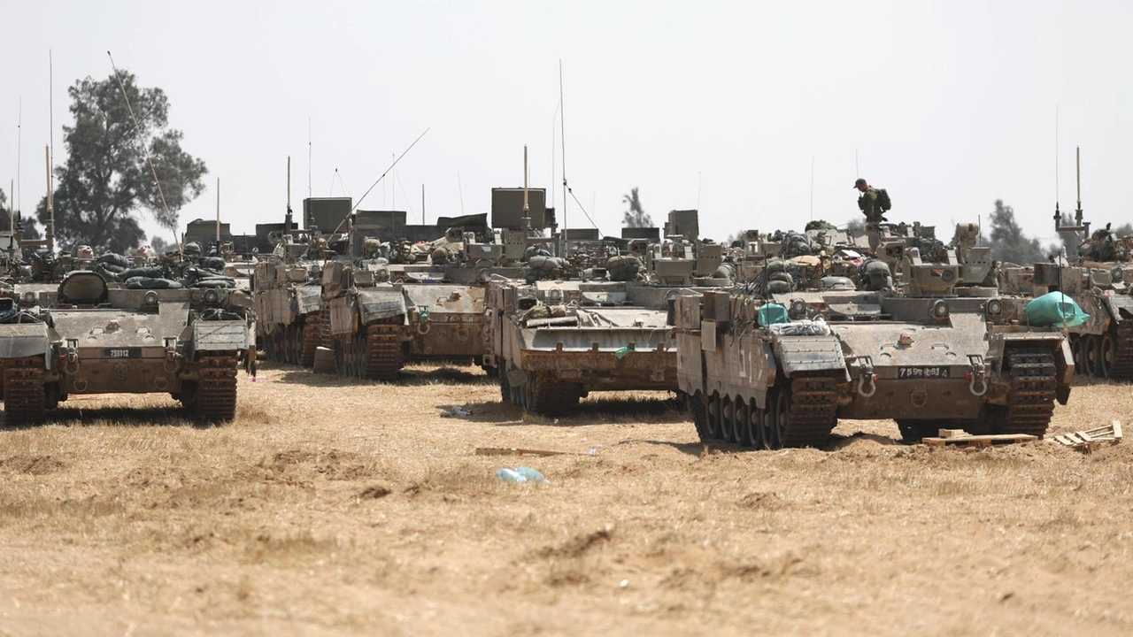 Le truppe israeliane si preparano a invadere Rafah