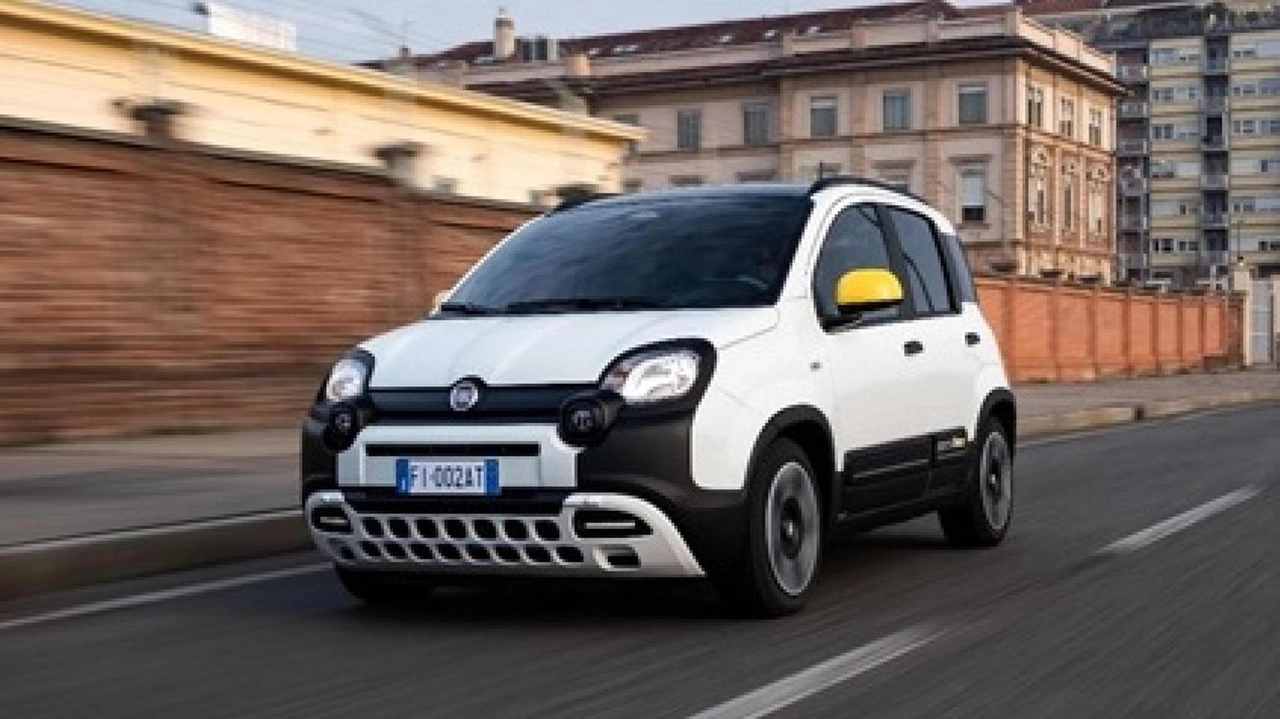 Nel 2024 Fiat domina il mercato italiano con 188.817 immatricolazioni, grazie a nuovi modelli ibridi ed elettrici.