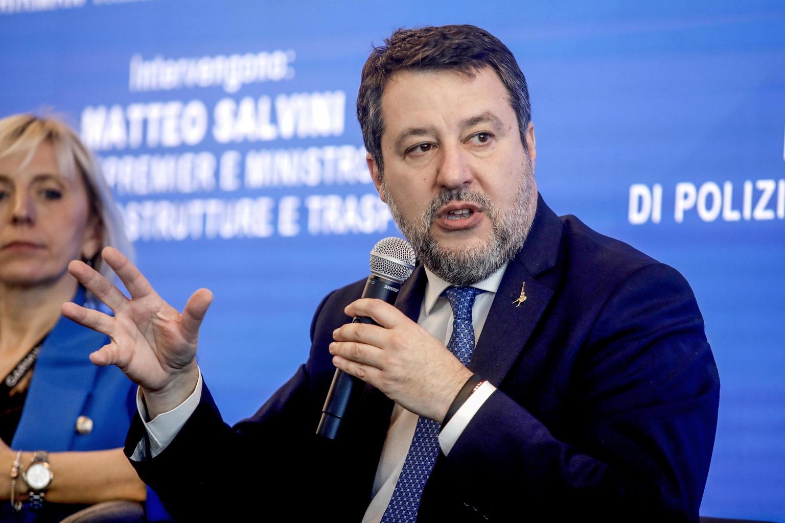 Salvini, 'mai un esercito Ue comandato da quel matto di Macron'