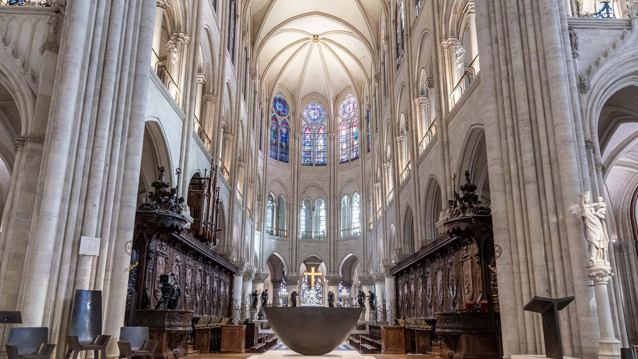 La vista della cattedrale di Notre Dame de Paris restaurata (Epa)