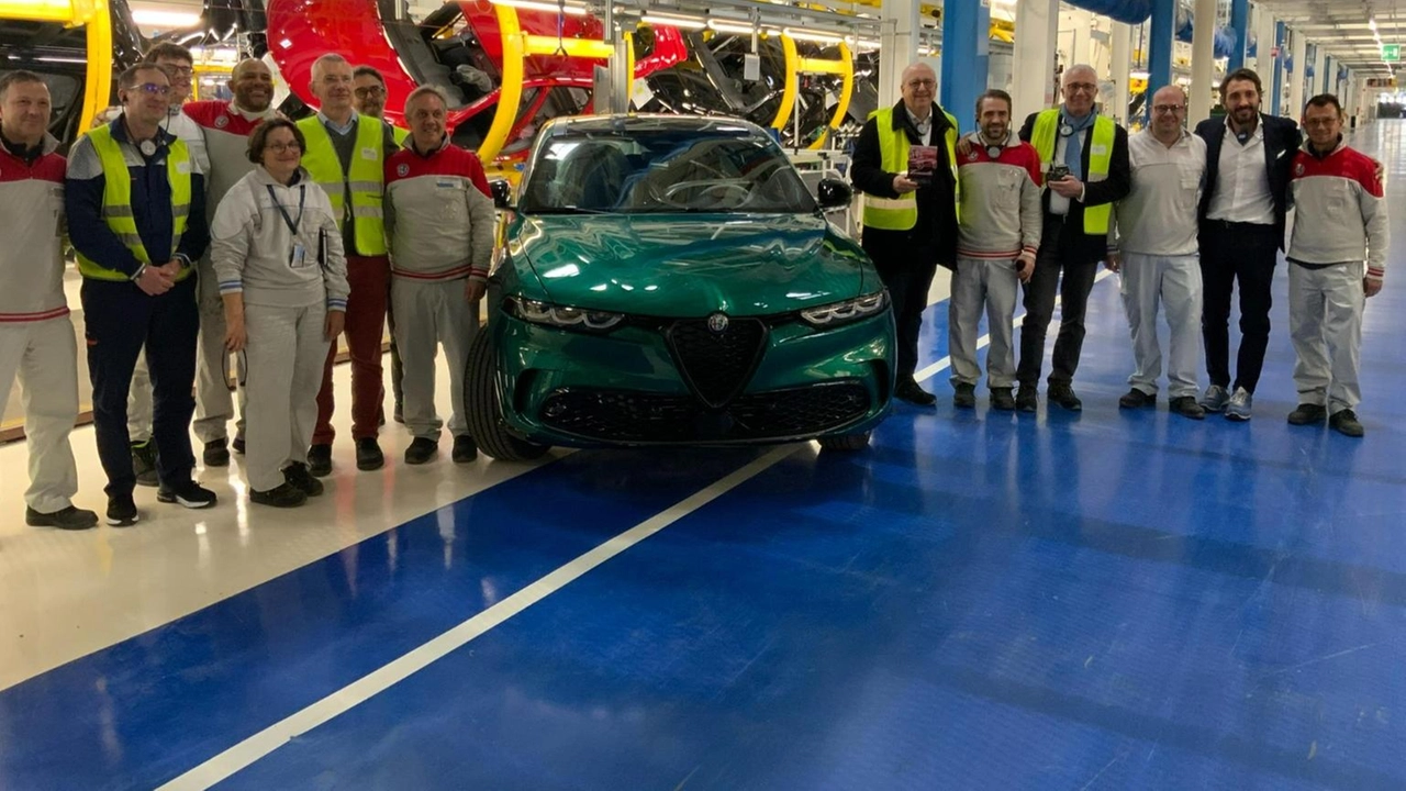 Jean-Philippe Imparato visita Pomigliano per il Piano Italia: nuova piattaforma Stla Small e Fiat Panda fino al 2030.