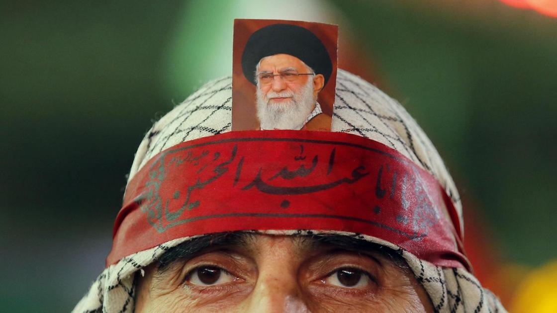 Khamenei, puniremo Israele per l'attacco a Damasco