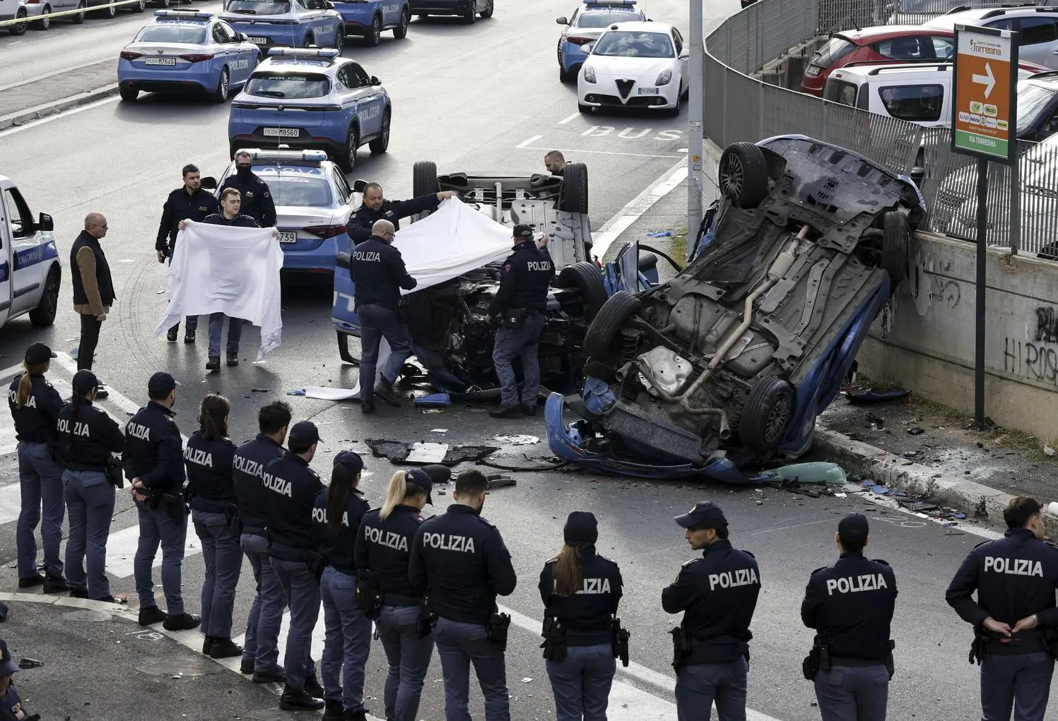 Schianto tra due volanti. Muore l’agente-rugbista. L’arrivo dei colleghi e le lacrime