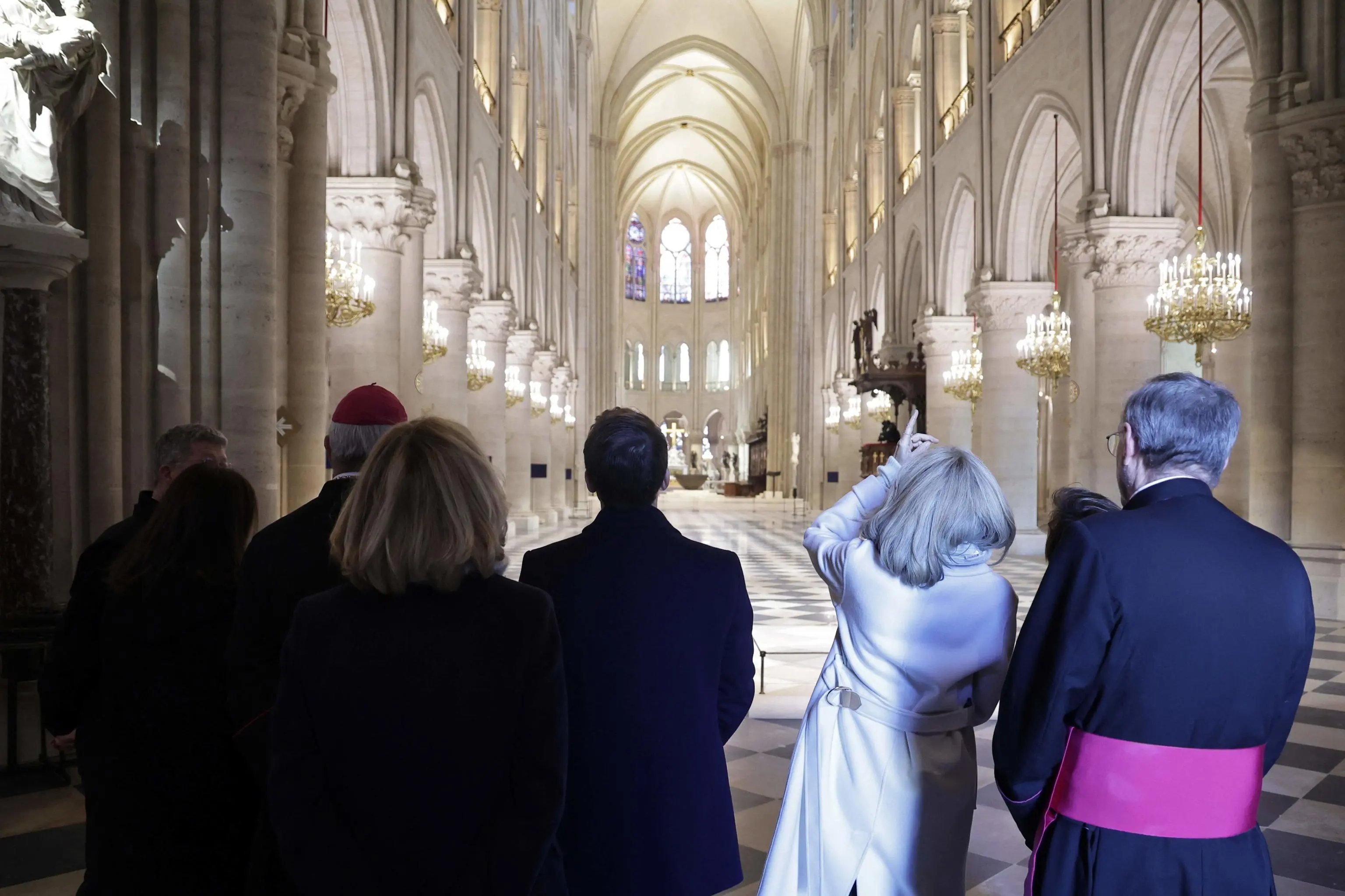 Notre-Dame verso la riapertura: finito il restauro, prima visita di Macron