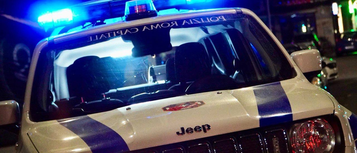 Scontro tra due volanti della polizia a Roma, morto un agente di 32 anni