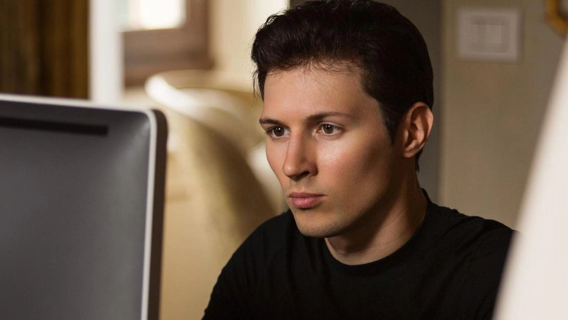 Il fondatore di Telegram Pavel Durov è stato fermato all'aeroporto di Parigi e il provvedimento restrittivo è stato prorogato. Le autorità francesi lo accusano di reati legati all'app e potrebbe essere indagato.