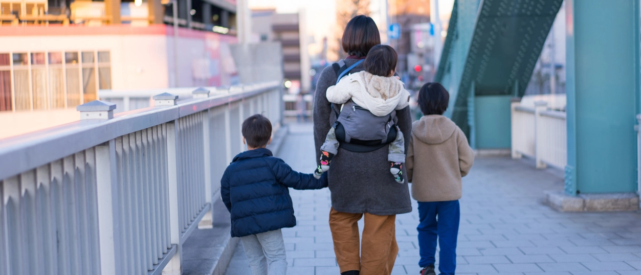 Bonus mamme lavoratrici, le novità con la manovra 2025: per chi ha ‘solo’ 2 figli niente più decontribuzione