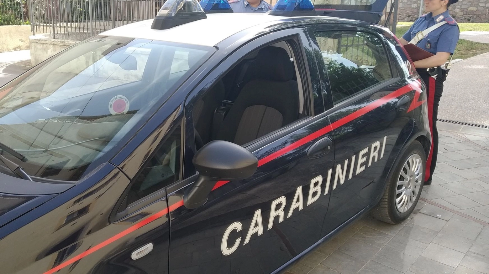 L'auto dei carabinieri, che stanno indagando a Vignale di Traversetolo (Parma)