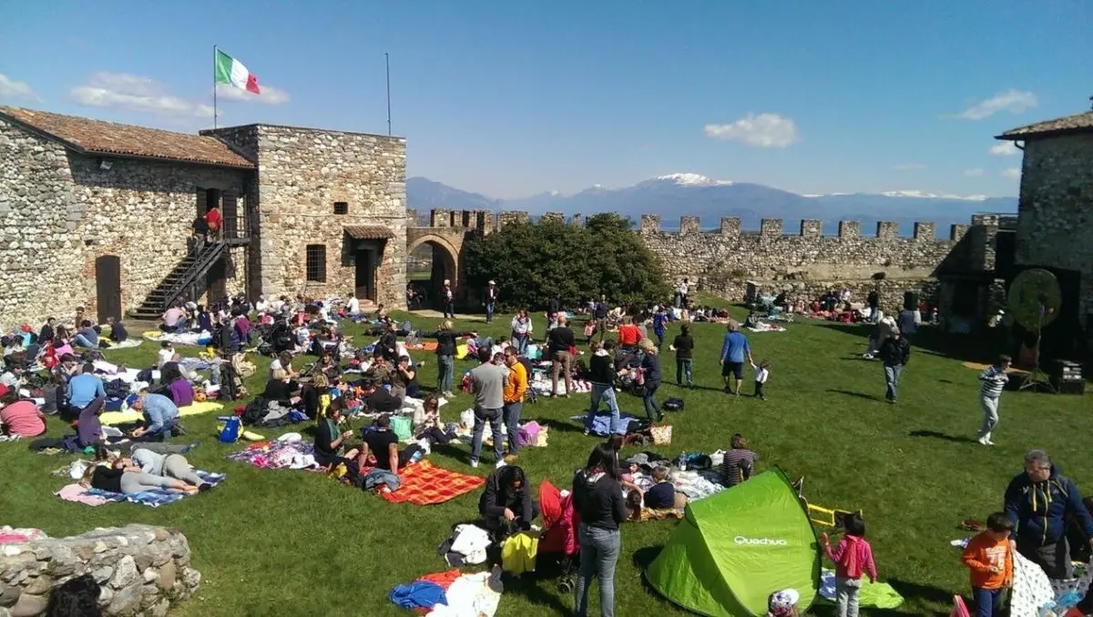 La primavera bresciana tra lago, limonaie e giardini lacustri