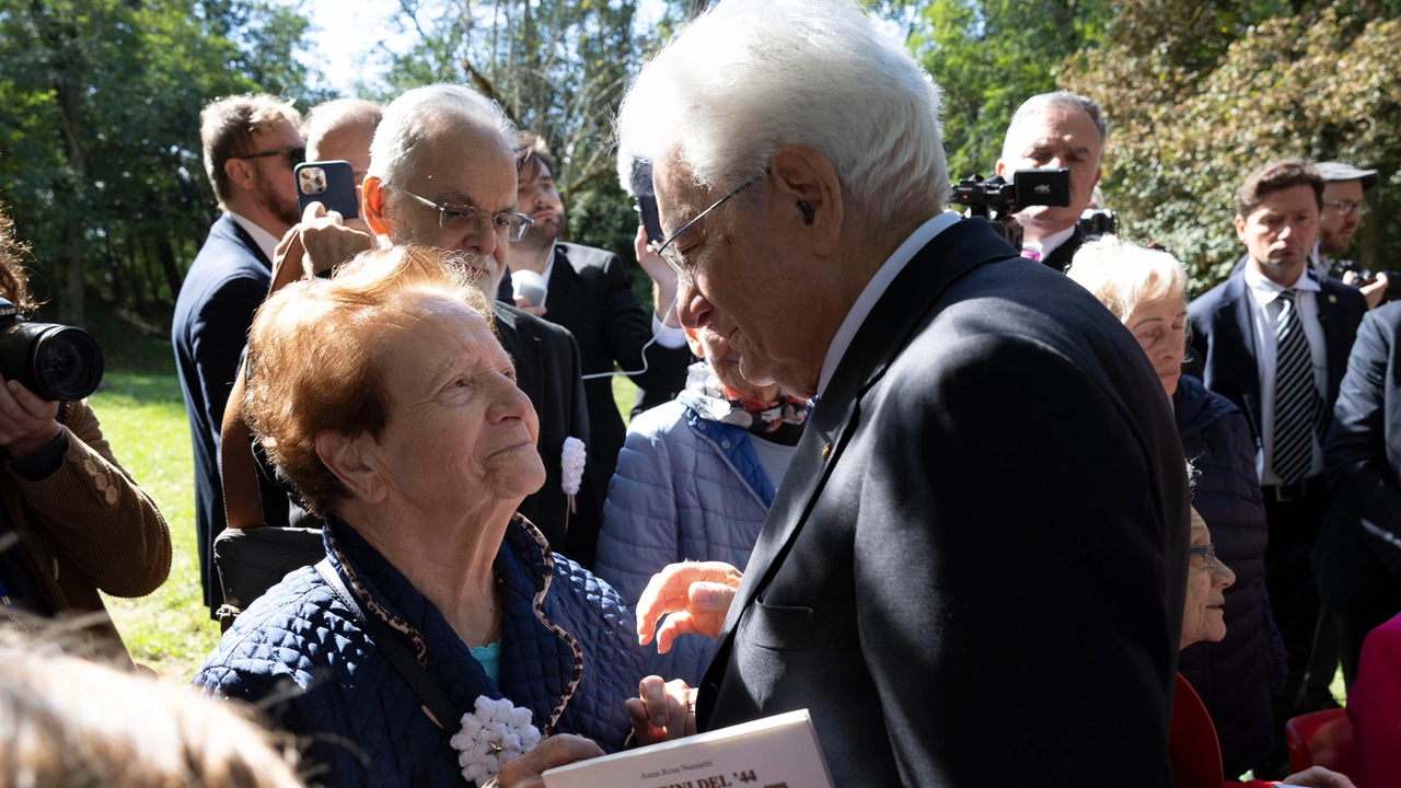 L’incontro tra il presidente Sergio Mattarella e Giovanna Monti, tra i pochi superstiti della strage