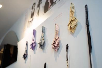 Alcuni modelli esposti nel museo della cravatta, unico al mondo (credits Petar Santini)