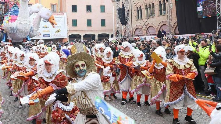 Balanzone e non solo. Sandrone e Papagnoco ’Maschere’ senza età