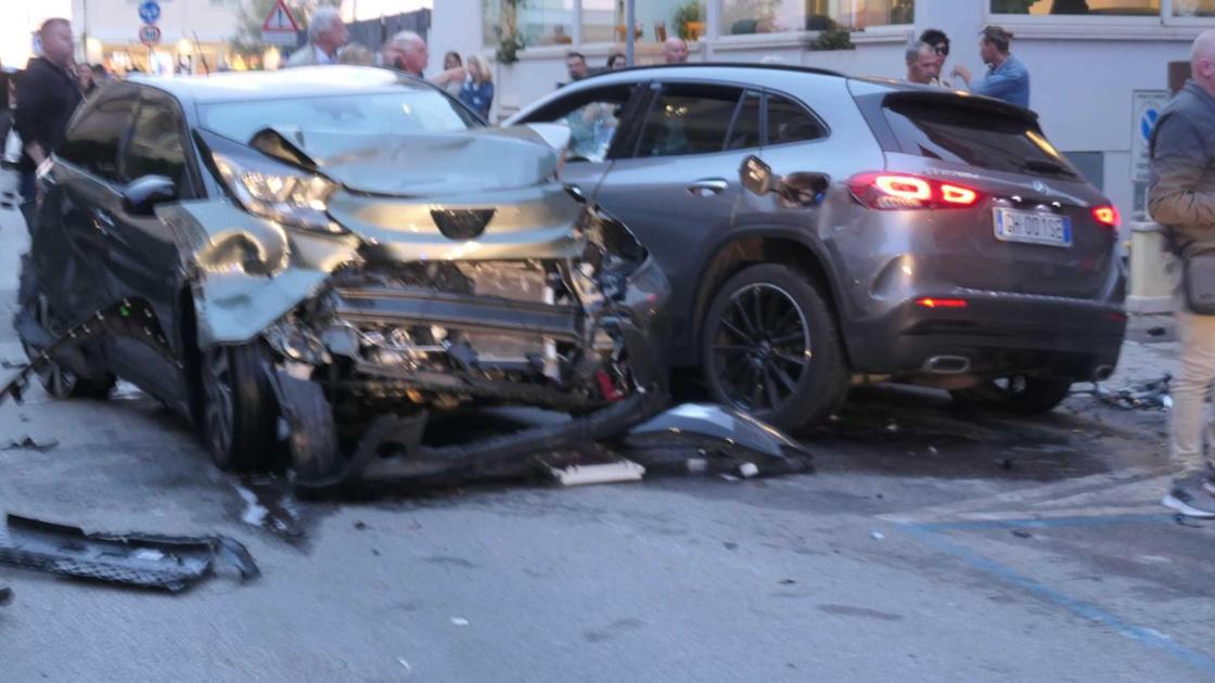 Auto investe 7 persone in Versilia, morte due ragazze