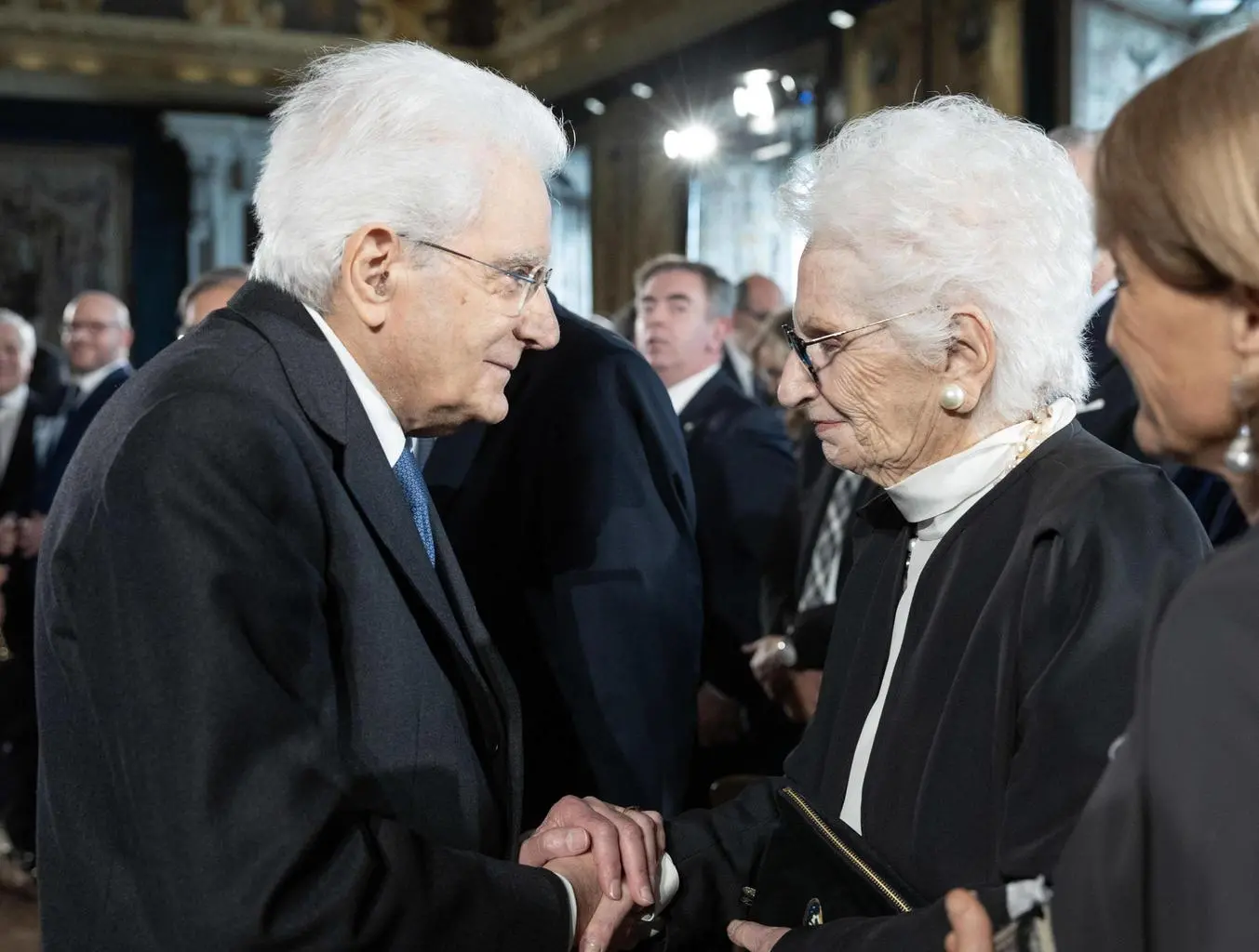 Il Giorno della Memoria. Mattarella: mai più Auschwitz: "Ignobili insulti social a Segre"