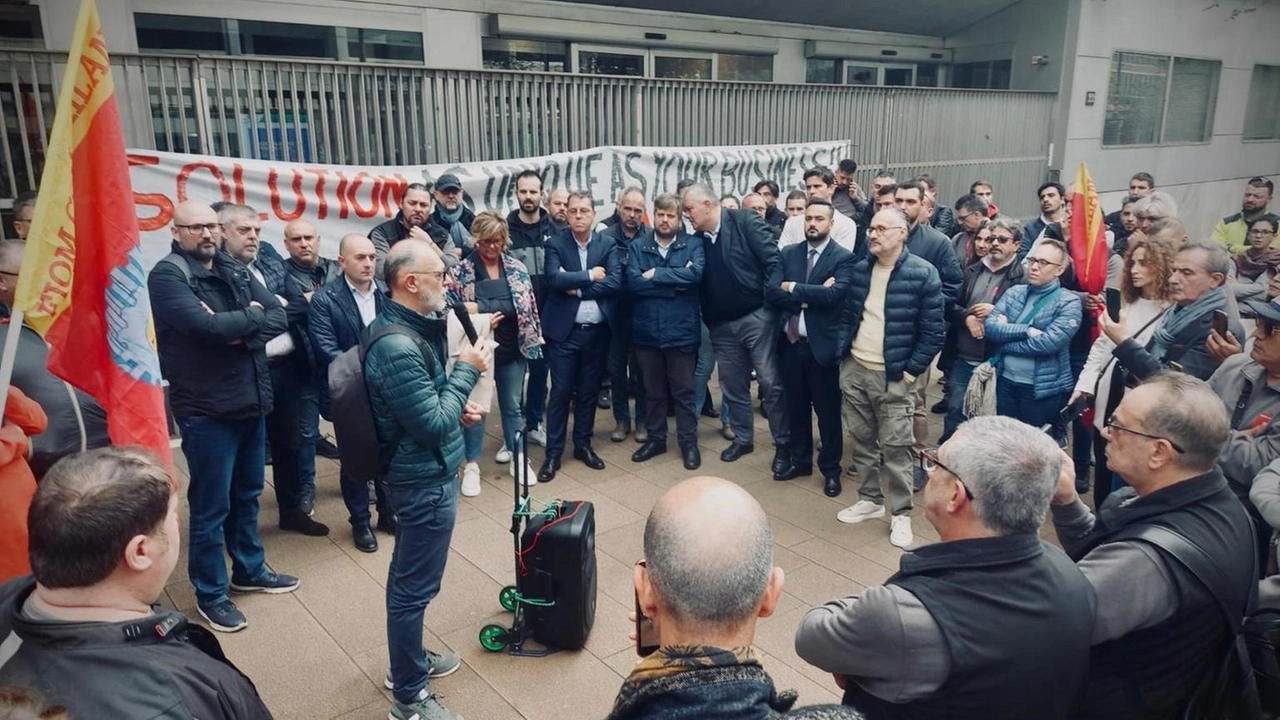 Scende in campo anche la politica contro chiusura sedi azienda