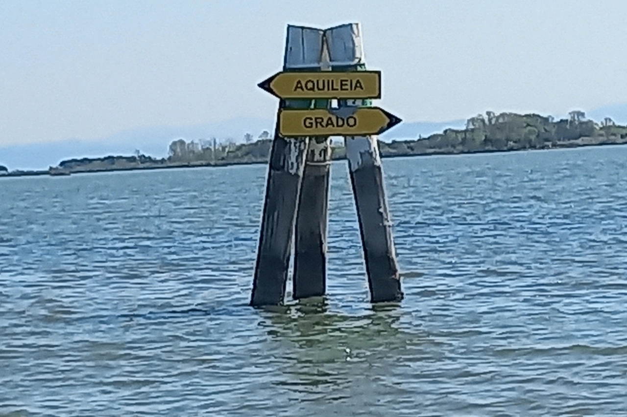 L'acqua in laguna è bassa ma dei canali più profondi consentono un collegamento Marittimo tra Trieste e Venezia passando per Grado