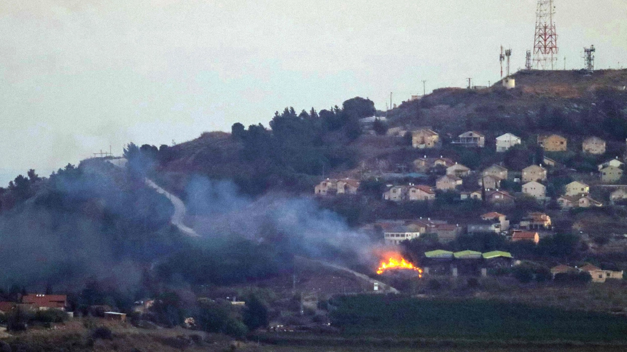 Lancio di razzi dal Libano verso il villaggio israeliano di Metullah (Ansa)