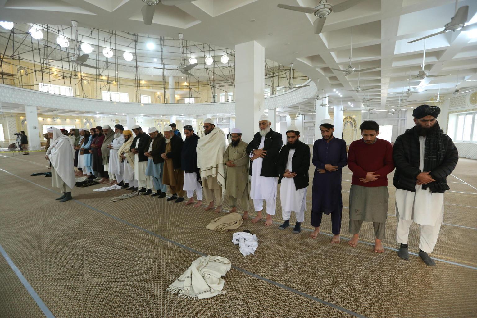 Attentato suicida in Pakistan: rivendicazione dell'Iskp, almeno 5 morti a Darul Uloom Haqqania