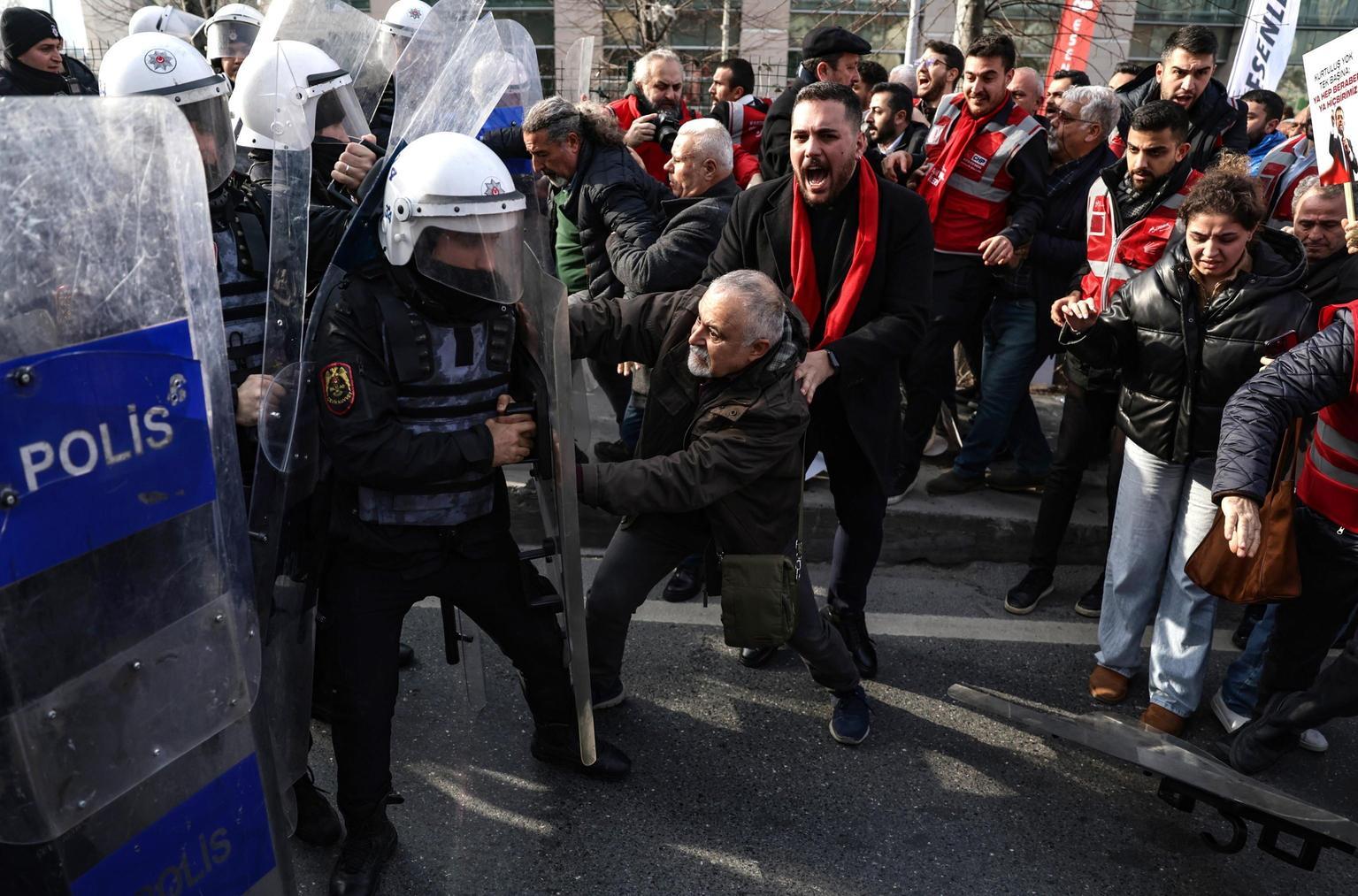 Istanbul vieta manifestazioni dopo arresto del sindaco Imamoglu