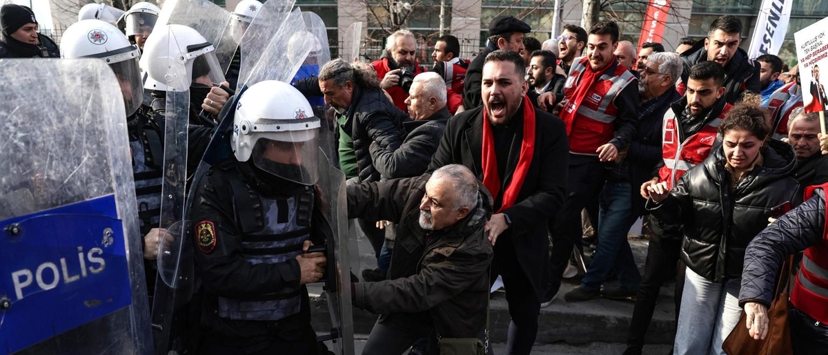 Istanbul vieta manifestazioni dopo arresto del sindaco Imamoglu