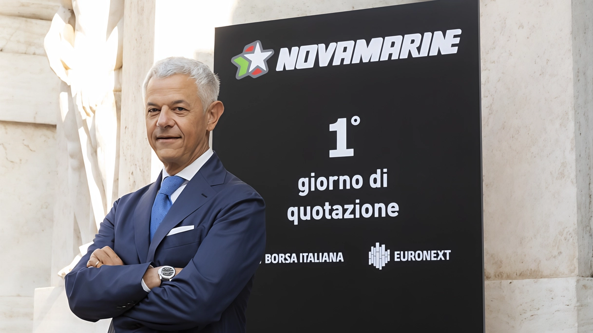 I SEGMENTI E LE LINEE PRODOTTE Nel segmento Pleasure, Novamarine offre tre linee di imbarcazioni di lusso: BS, RH e HD. Nel Professional produce imbarcazioni per pattugliamento e salvataggio