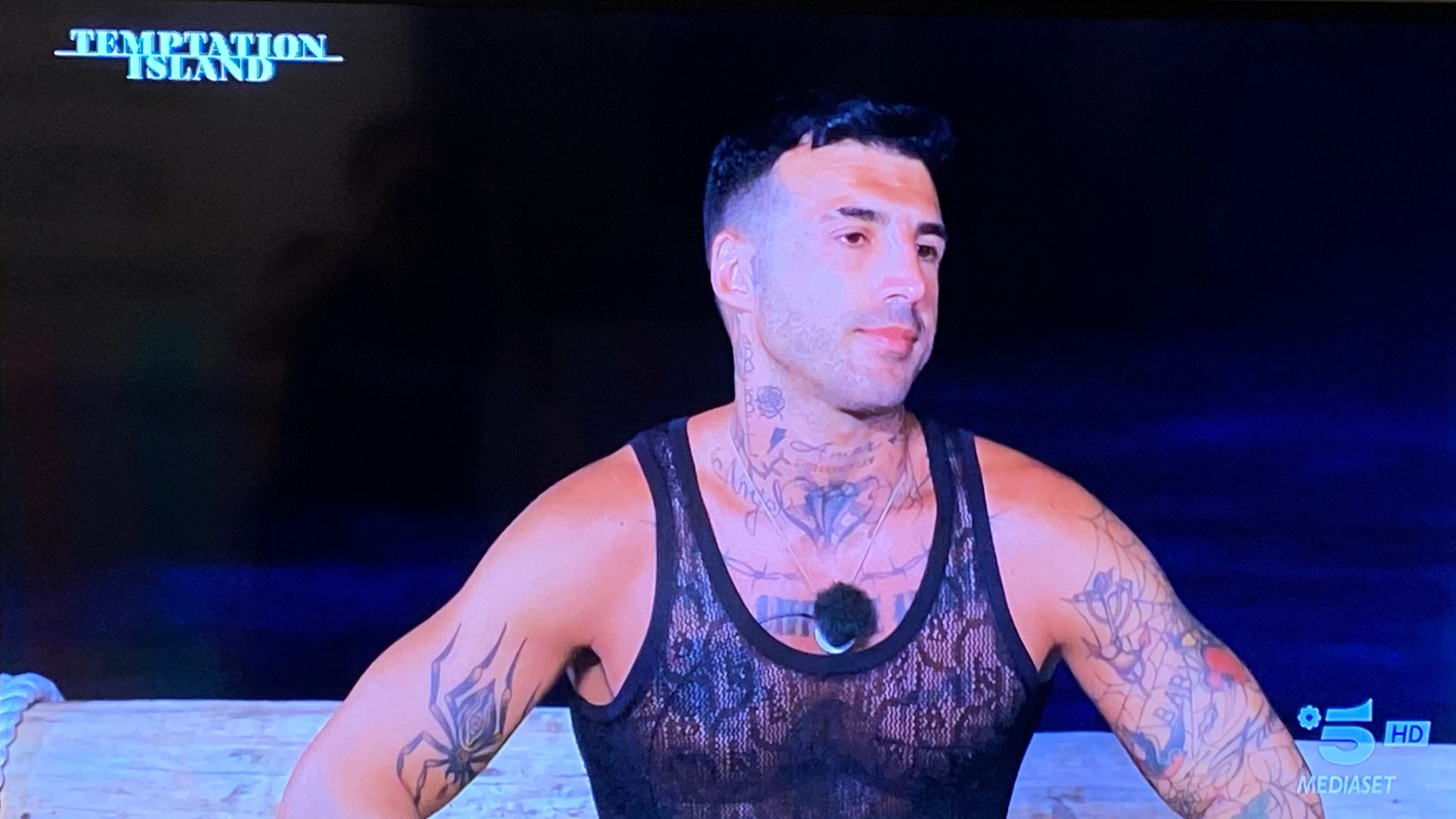 Fabio al falò di confronto anticipato chiesto dalla fidanzata Sara a Temptation Island