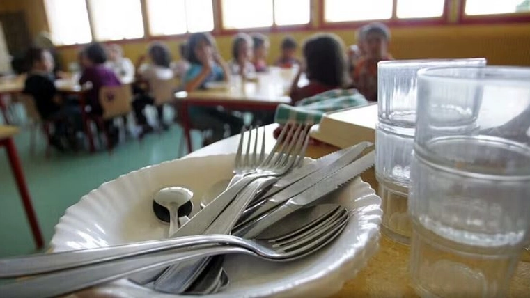 Pane e olio a mensa: è polemica