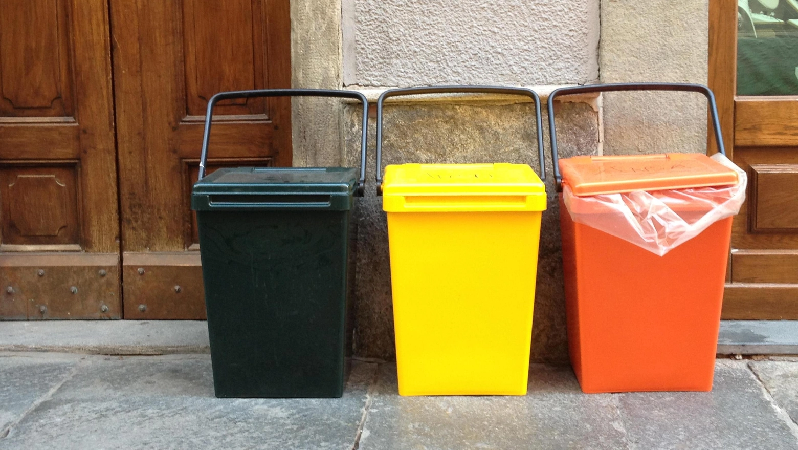 I dati nel 15esimo Rapporto GreenItaly. Il nostro Paese primeggia per raccolta carta, vetro, acciaio, imballaggi, migliora anche quello della plastica: nel 2022 raggiunto il 91,6% del riciclo dei rifiuti totali