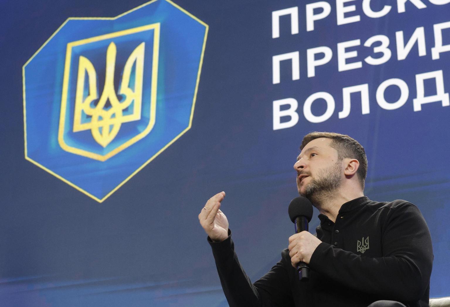 Zelensky celebra 'tre anni di resistenza'