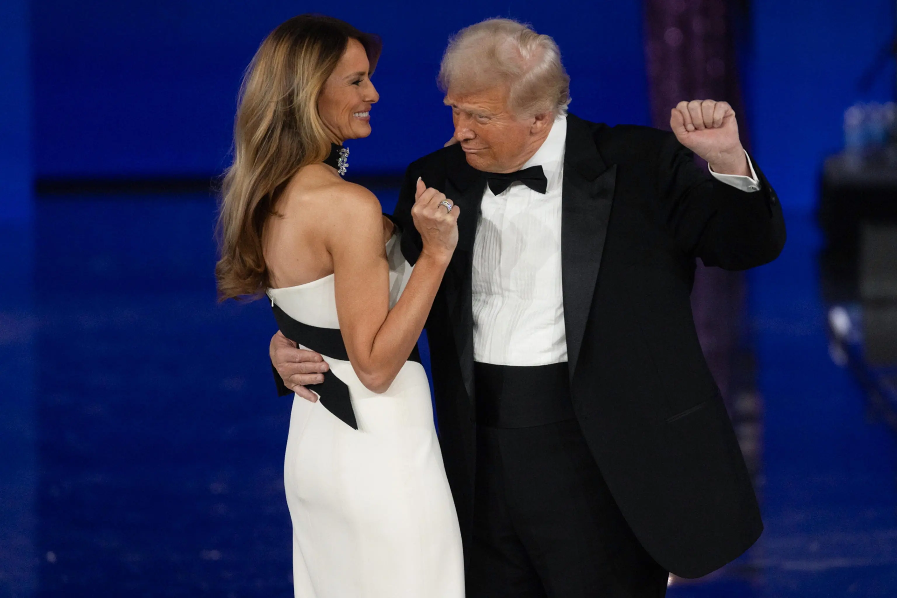 Chi sono gli amici italiani di Donald Trump? “Quella foto sul divano e l’inizio della storia d’amore con Melania”