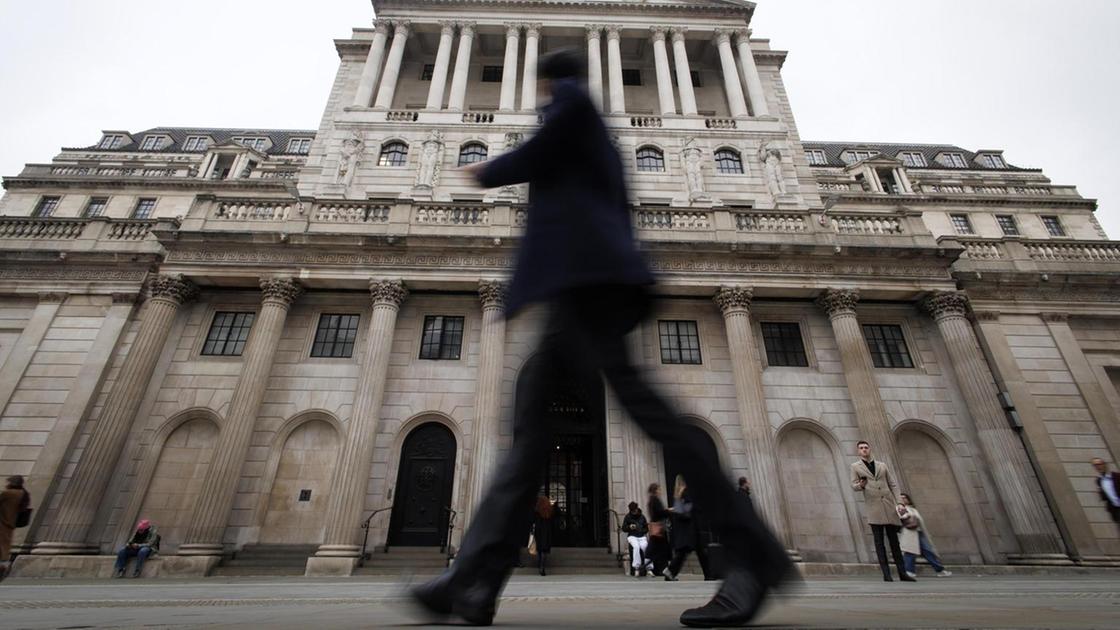 Bank of England mantiene tassi d