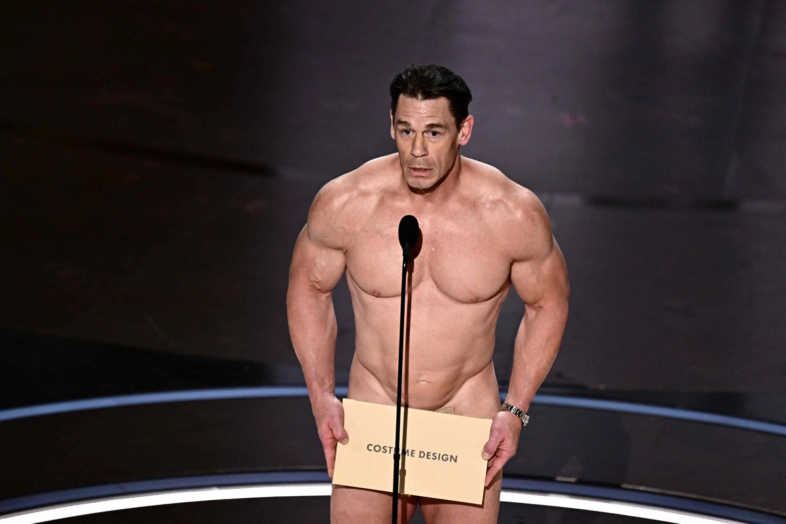 John Cena nudo agli Oscar 2024 ecco il motivo (ma le foto del