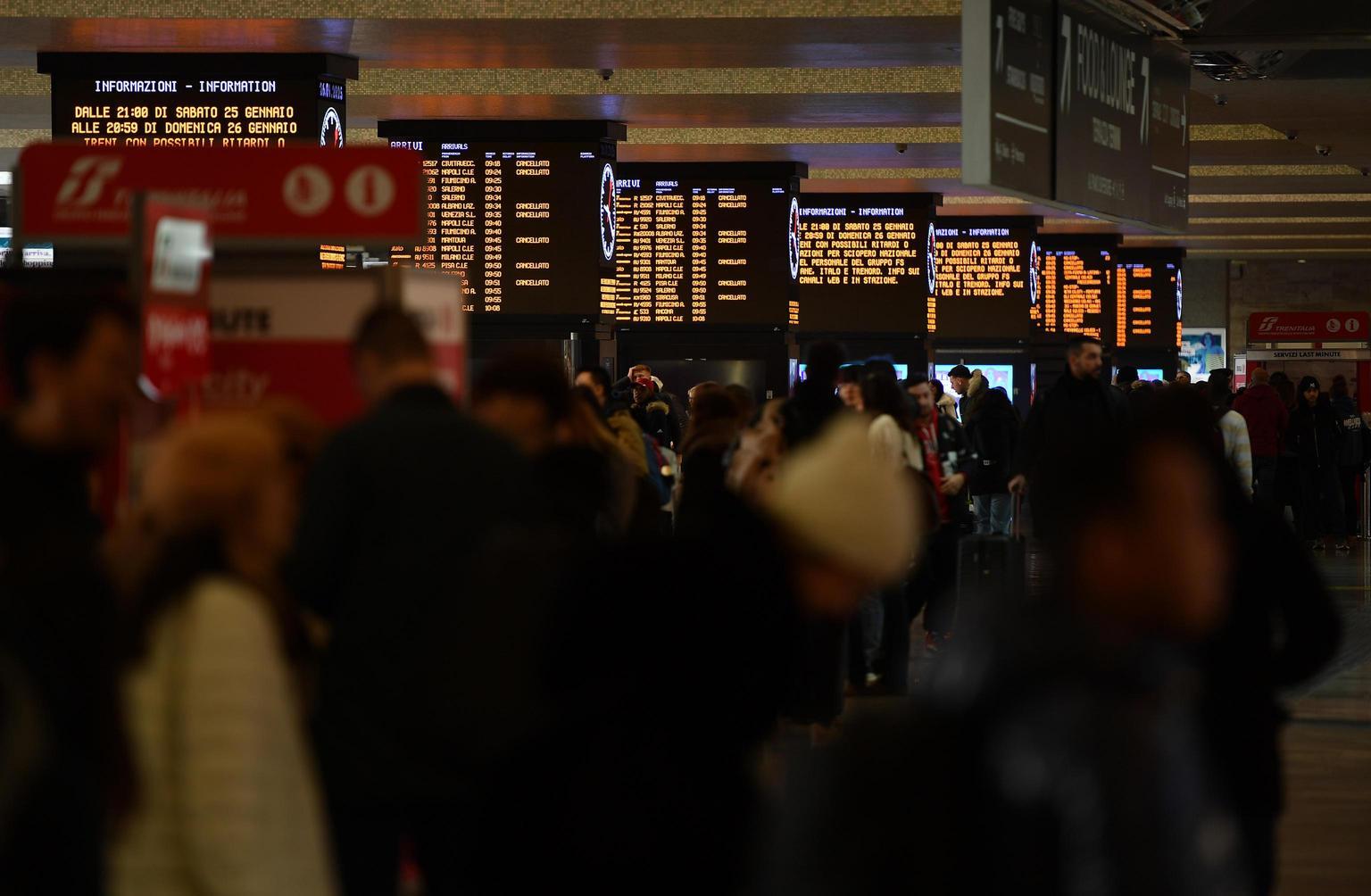 Scioperi nazionali l'8 marzo: trasporti e altri settori in agitazione