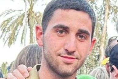Il sergente israeliano Eyal Shynes, 19 anni, del Kibbutz Afik, ucciso nella Striscia di Gaza