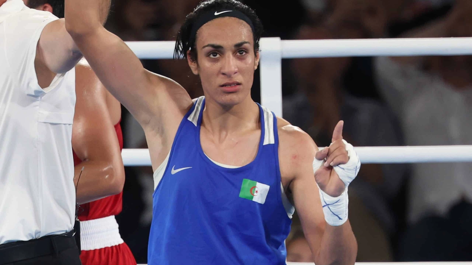 La pugile algerina vincitrice della medaglia d’oro nel pugilato femminile alle Olimpiadi di Parigi 2024 è una donna a tutti gli effetti. Tuttavia, le sue caratteristiche fisiche lasciano pensare che si tratti di una persona intersex, o altro