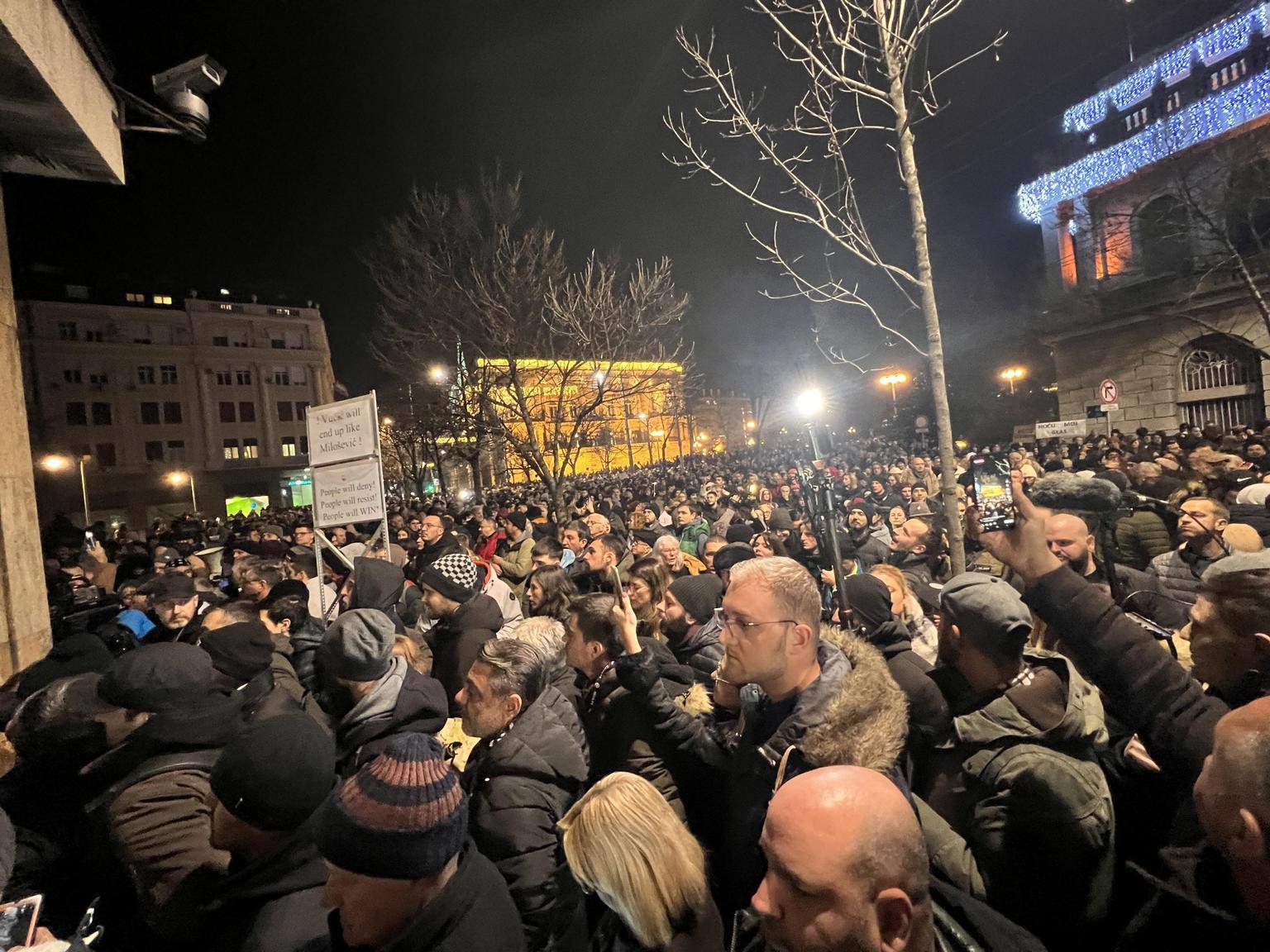 Protesta Studentesca a Belgrado: Occupata la Sede della TV Pubblica RTS