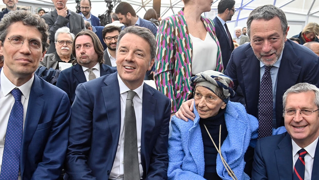 Da sinistra: Riccardo Magi, Matteo Renzi, Emma Bonino, Gian Domenico Caiazza e Benedetto Della Vedova