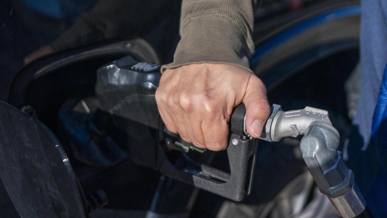 Staffetta, gasolio al self service a 1,641 euro al litro