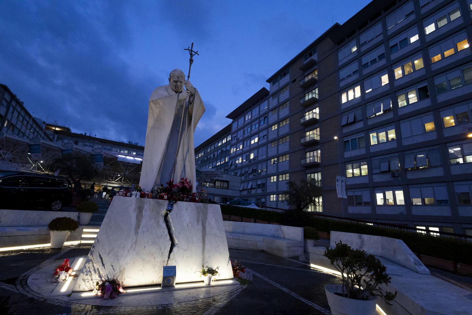 Papa Francesco rinuncia all'Angelus per riposo assoluto, invia testo dal Gemelli